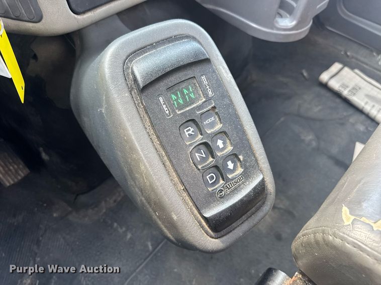 image for item DV4217 2011 International DuraStar 4300 truck cab and chassis