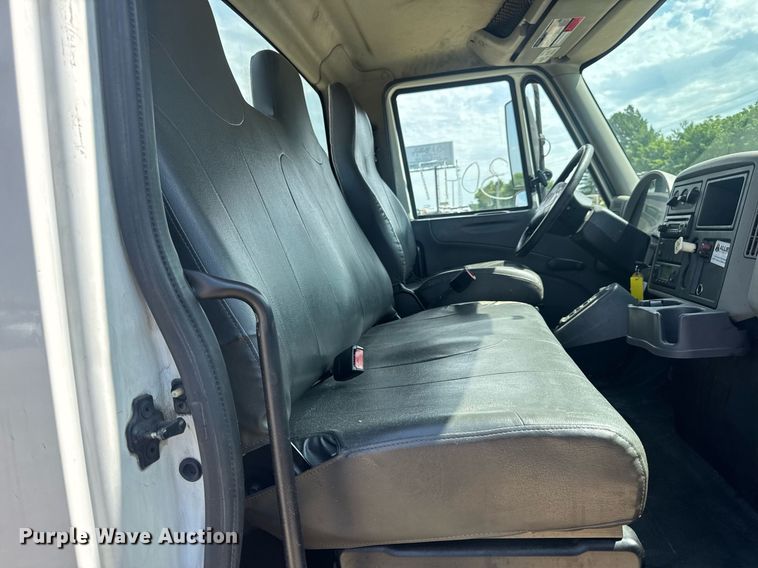 image for item DV4217 2011 International DuraStar 4300 truck cab and chassis