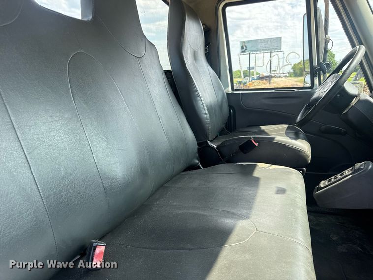 image for item DV4217 2011 International DuraStar 4300 truck cab and chassis