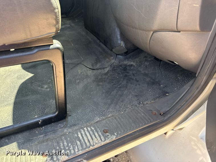 image for item DV4217 2011 International DuraStar 4300 truck cab and chassis