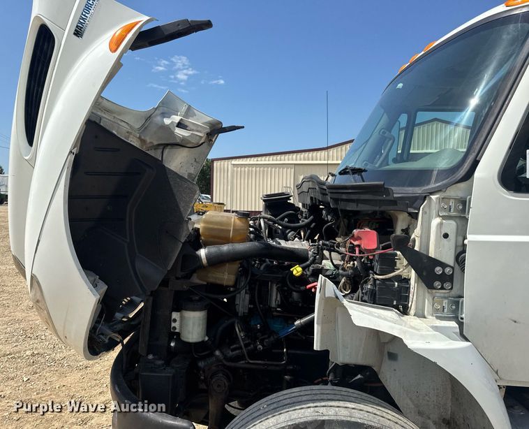 image for item DV4217 2011 International DuraStar 4300 truck cab and chassis