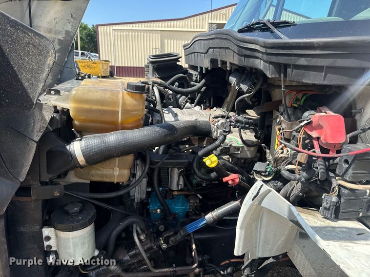 image for item DV4217 2011 International DuraStar 4300 truck cab and chassis