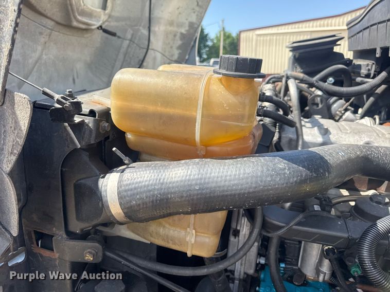 image for item DV4217 2011 International DuraStar 4300 truck cab and chassis