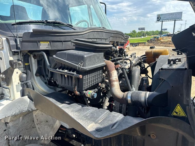 image for item DV4217 2011 International DuraStar 4300 truck cab and chassis