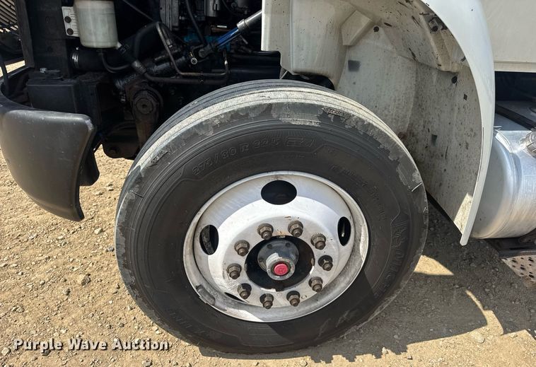 image for item DV4217 2011 International DuraStar 4300 truck cab and chassis