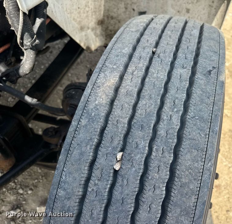 image for item DV4217 2011 International DuraStar 4300 truck cab and chassis