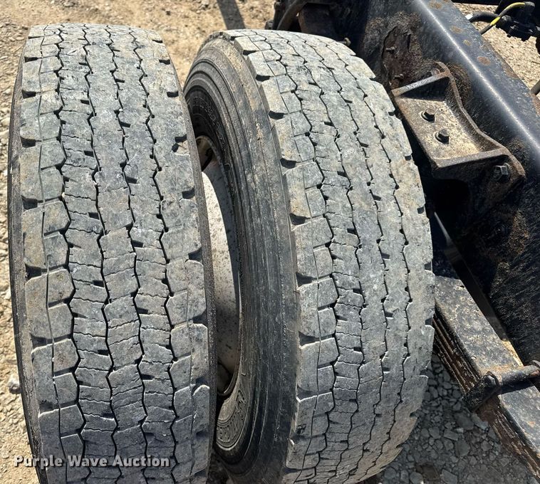 image for item DV4217 2011 International DuraStar 4300 truck cab and chassis