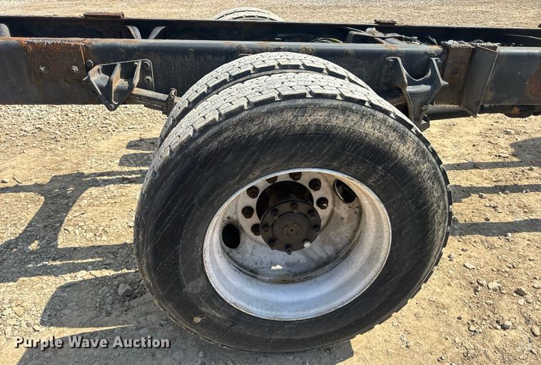 image for item DV4217 2011 International DuraStar 4300 truck cab and chassis