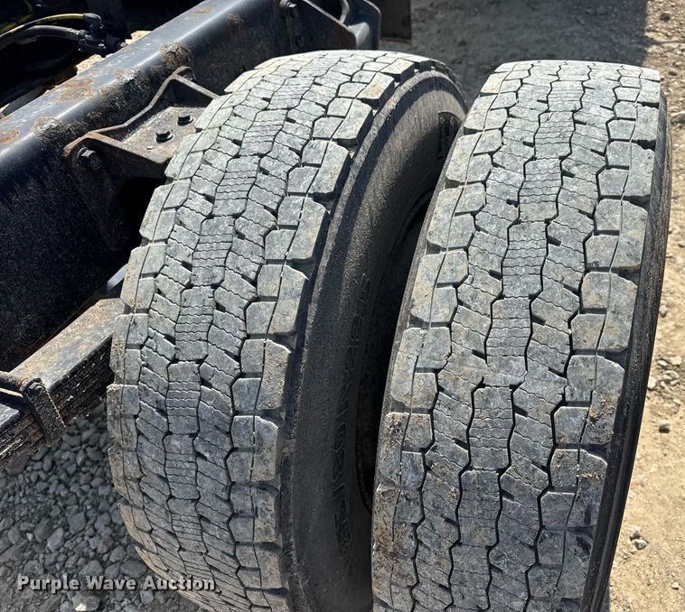 image for item DV4217 2011 International DuraStar 4300 truck cab and chassis