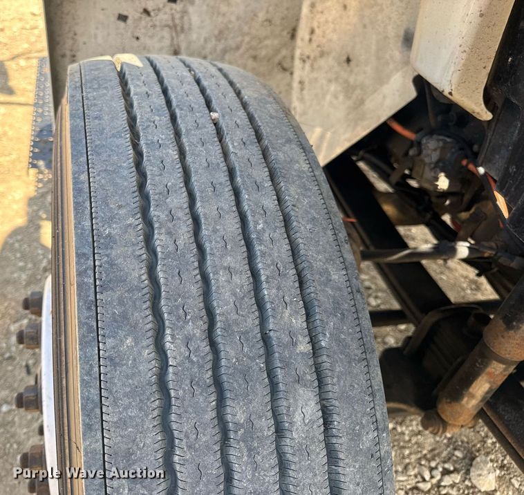 image for item DV4217 2011 International DuraStar 4300 truck cab and chassis