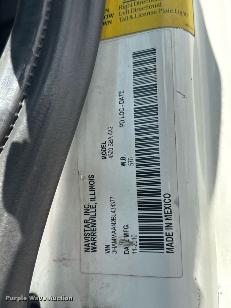 image for item DV4217 2011 International DuraStar 4300 truck cab and chassis