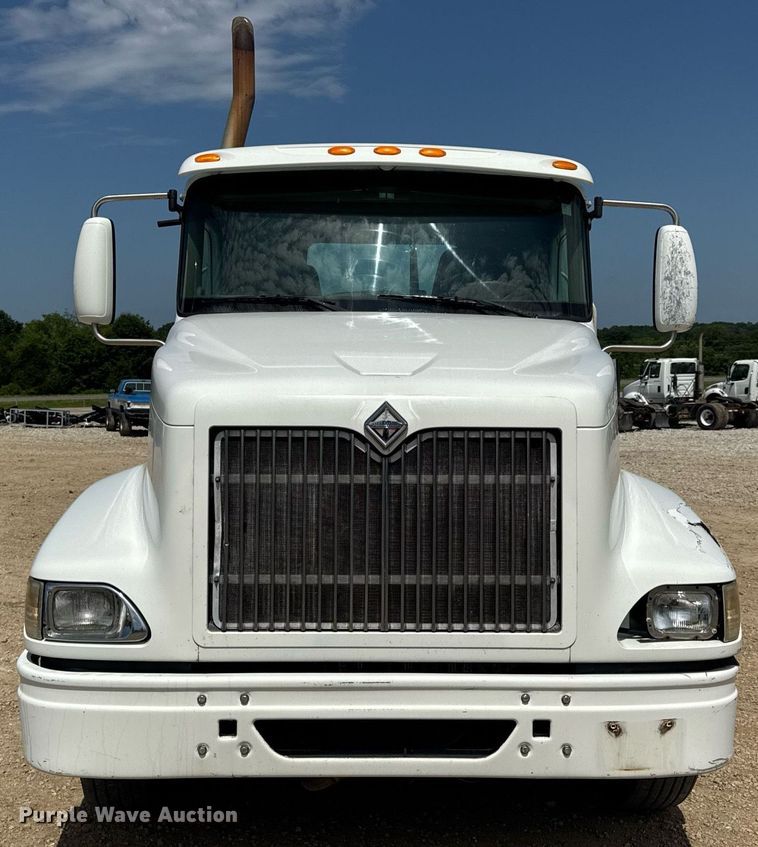 image for item DV4218 2007 International 9200i semi truck
