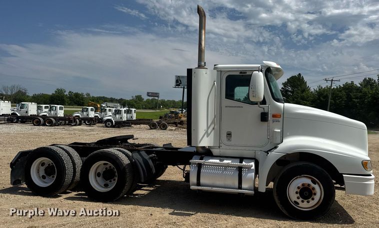 image for item DV4218 2007 International 9200i semi truck