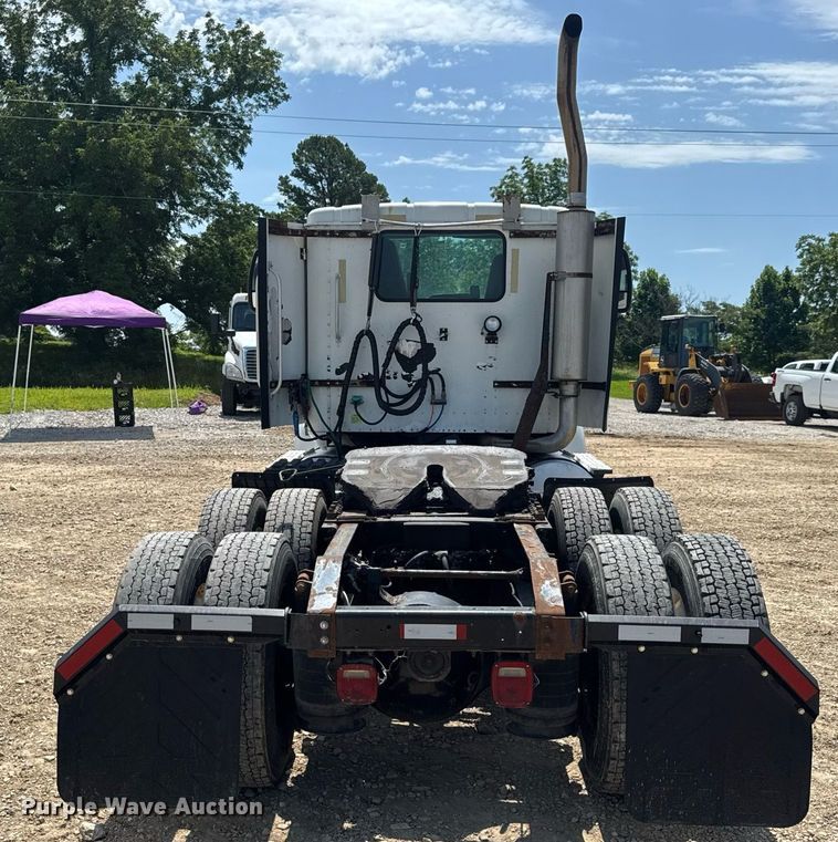 image for item DV4218 2007 International 9200i semi truck