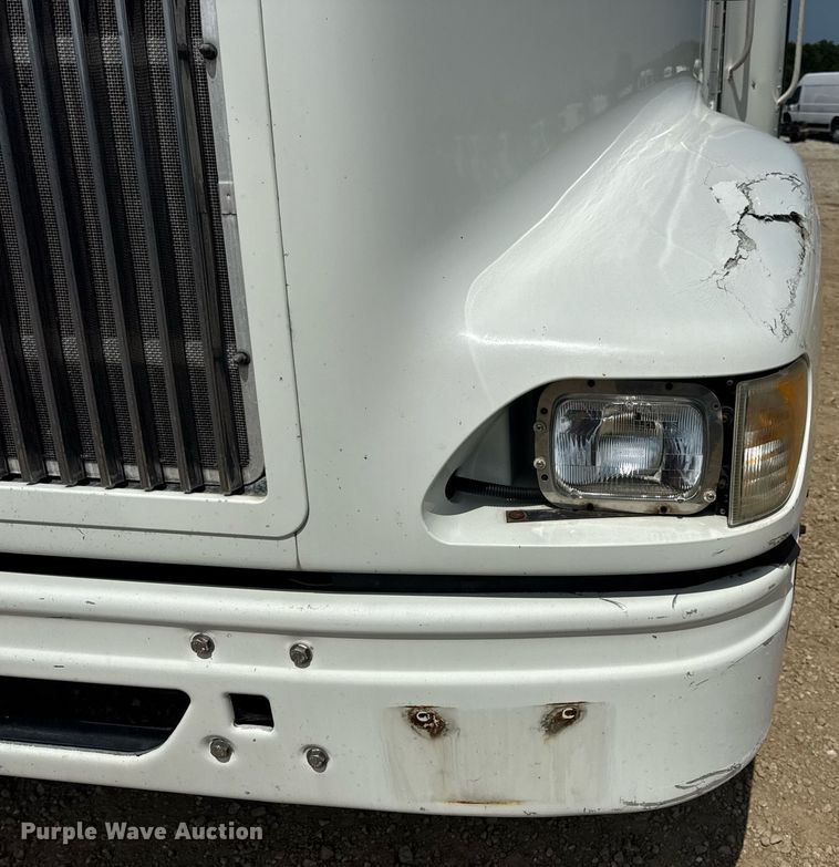 image for item DV4218 2007 International 9200i semi truck