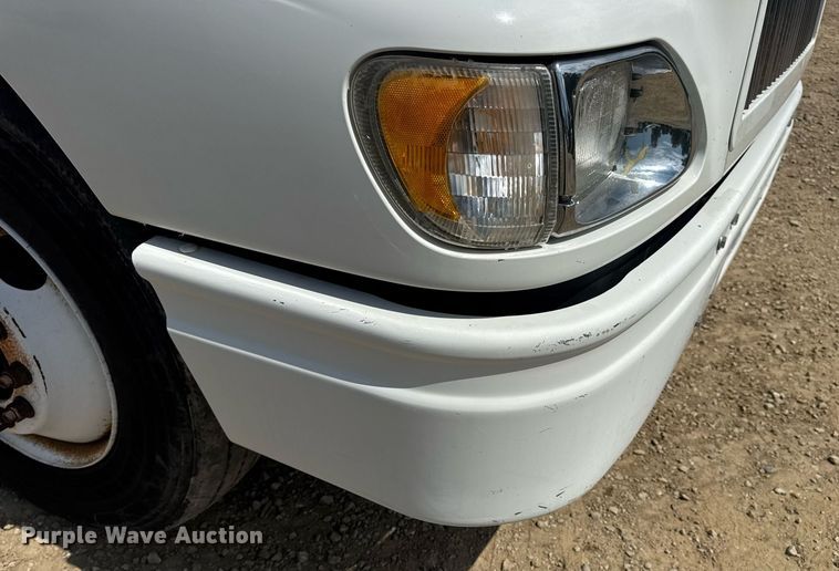 image for item DV4218 2007 International 9200i semi truck