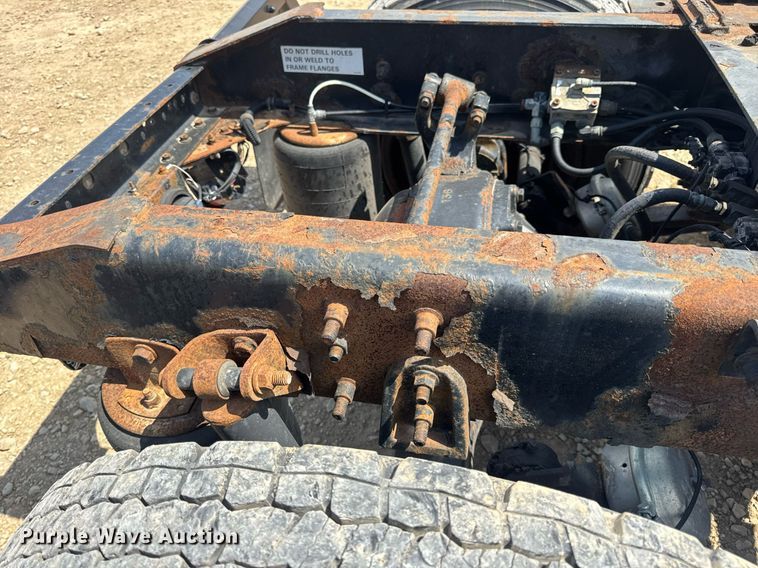 image for item DV4218 2007 International 9200i semi truck