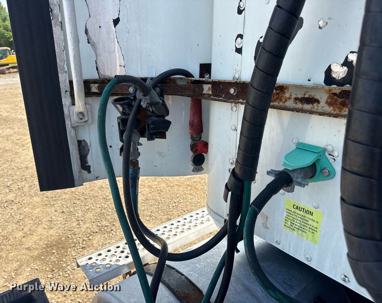 image for item DV4218 2007 International 9200i semi truck