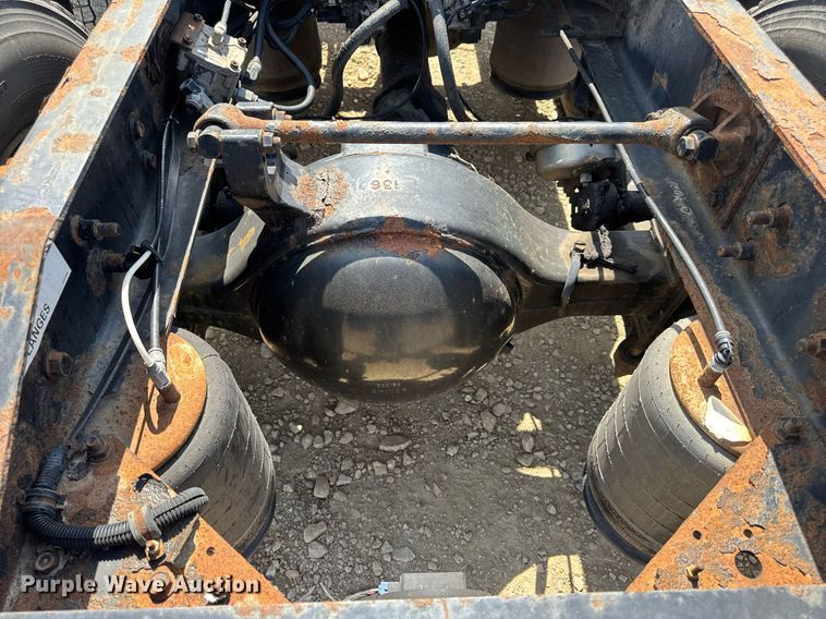 image for item DV4218 2007 International 9200i semi truck