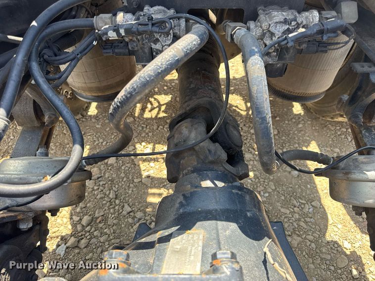 image for item DV4218 2007 International 9200i semi truck