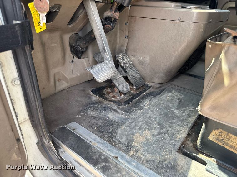 image for item DV4218 2007 International 9200i semi truck