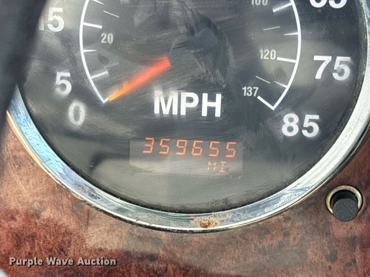 image for item DV4218 2007 International 9200i semi truck