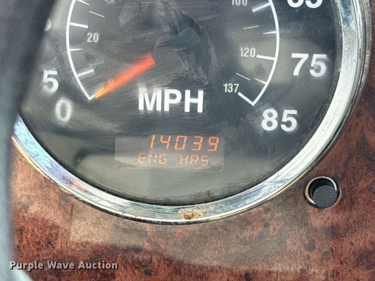 image for item DV4218 2007 International 9200i semi truck