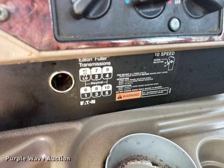 image for item DV4218 2007 International 9200i semi truck