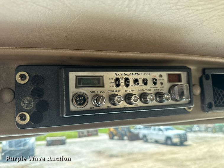 image for item DV4218 2007 International 9200i semi truck