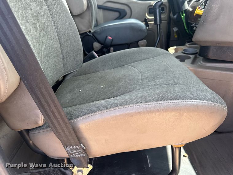 image for item DV4218 2007 International 9200i semi truck