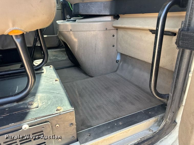 image for item DV4218 2007 International 9200i semi truck