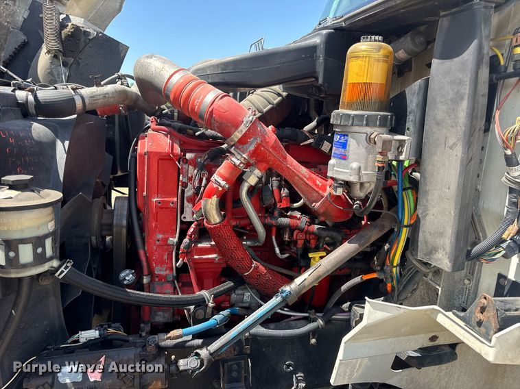 image for item DV4218 2007 International 9200i semi truck