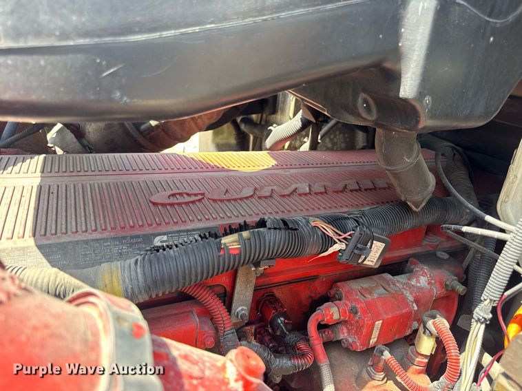 image for item DV4218 2007 International 9200i semi truck