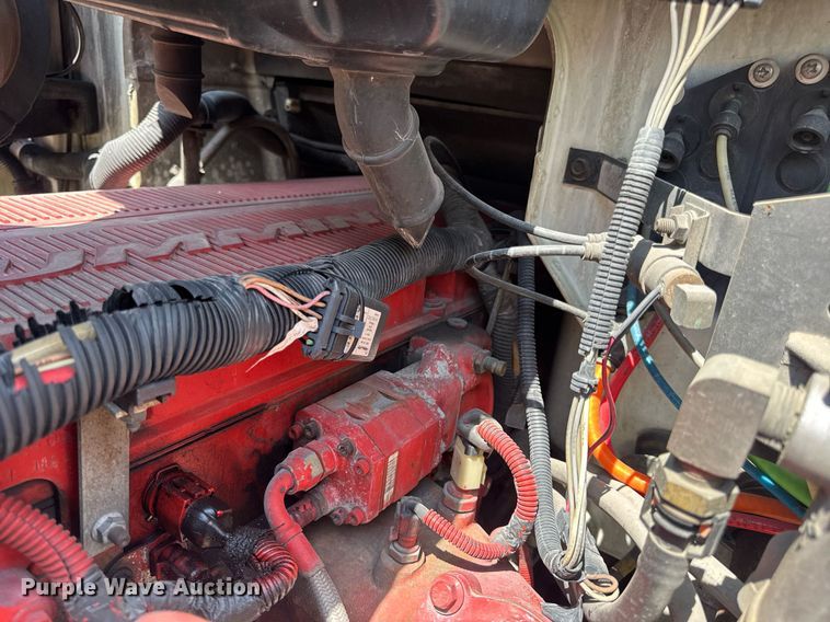 image for item DV4218 2007 International 9200i semi truck