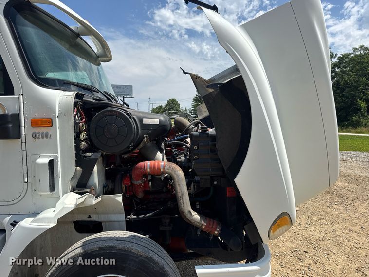 image for item DV4218 2007 International 9200i semi truck