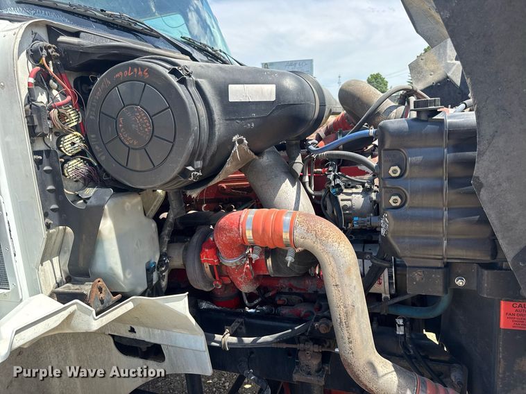 image for item DV4218 2007 International 9200i semi truck