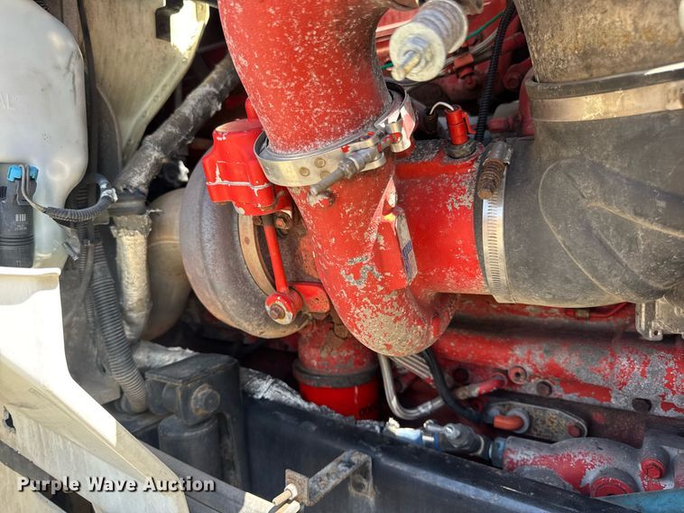 image for item DV4218 2007 International 9200i semi truck