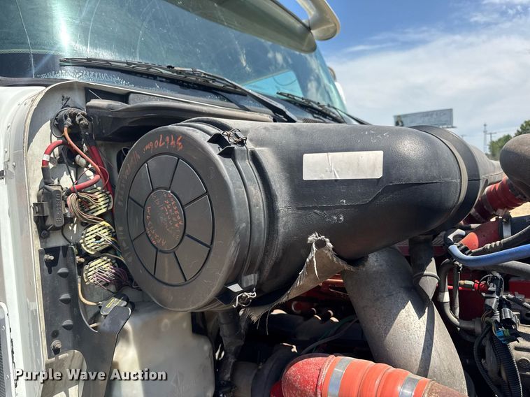 image for item DV4218 2007 International 9200i semi truck