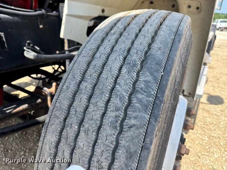 image for item DV4218 2007 International 9200i semi truck