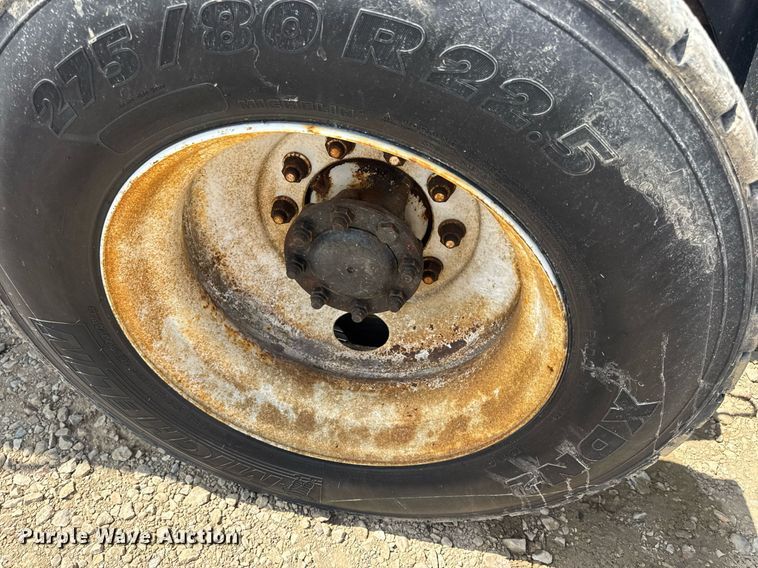 image for item DV4218 2007 International 9200i semi truck