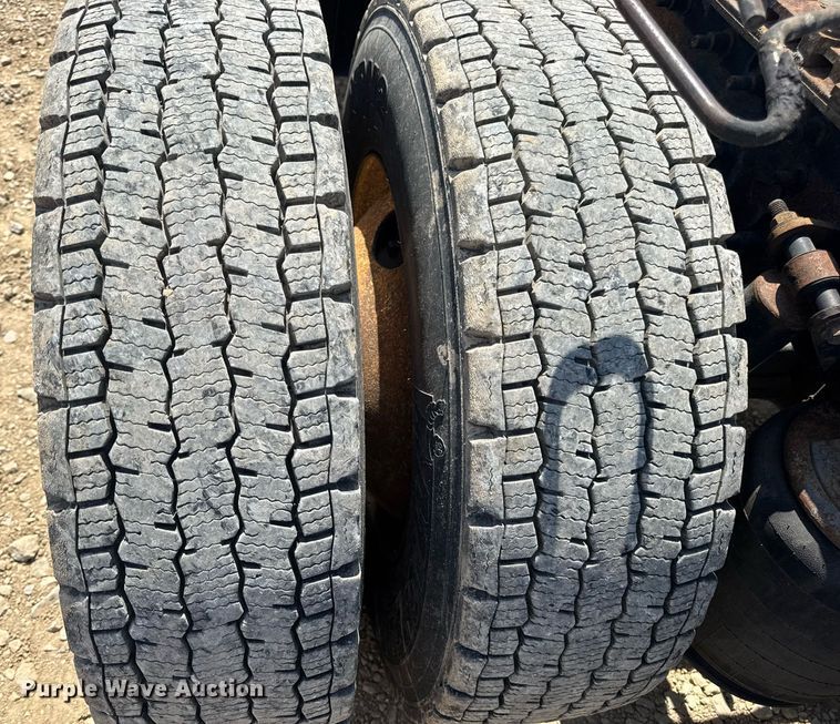 image for item DV4218 2007 International 9200i semi truck