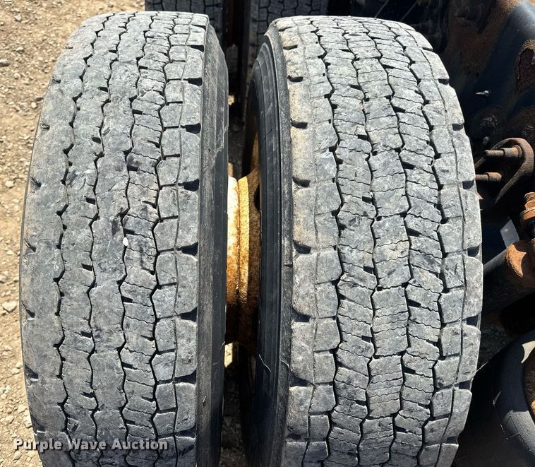 image for item DV4218 2007 International 9200i semi truck