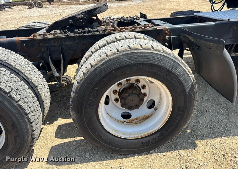 image for item DV4218 2007 International 9200i semi truck