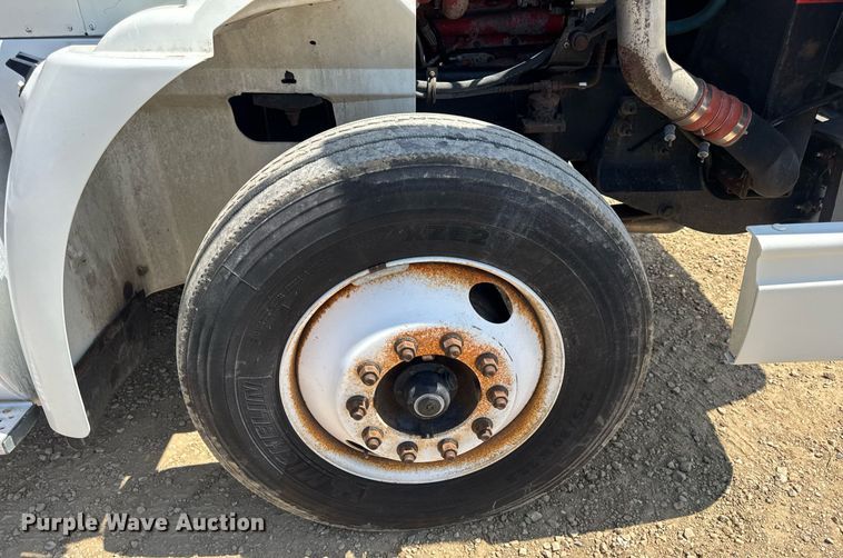 image for item DV4218 2007 International 9200i semi truck