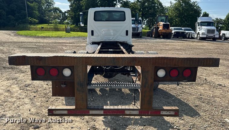 image for item DV4222 2007 International 4300 truck cab and chassis