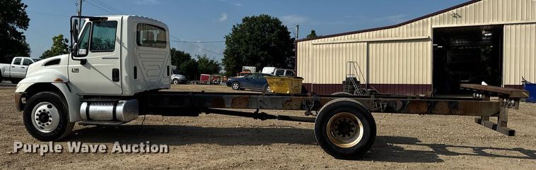 image for item DV4222 2007 International 4300 truck cab and chassis
