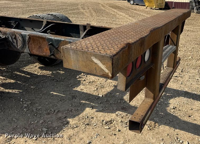 image for item DV4222 2007 International 4300 truck cab and chassis