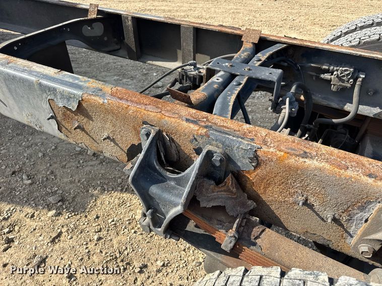 image for item DV4222 2007 International 4300 truck cab and chassis