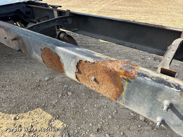 image for item DV4222 2007 International 4300 truck cab and chassis