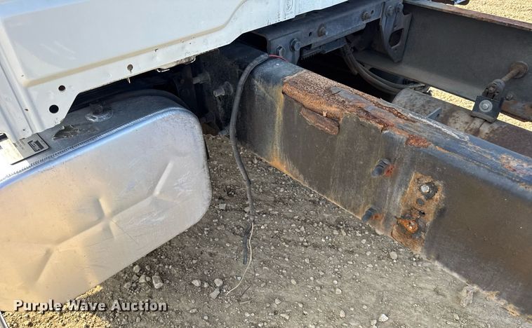 image for item DV4222 2007 International 4300 truck cab and chassis